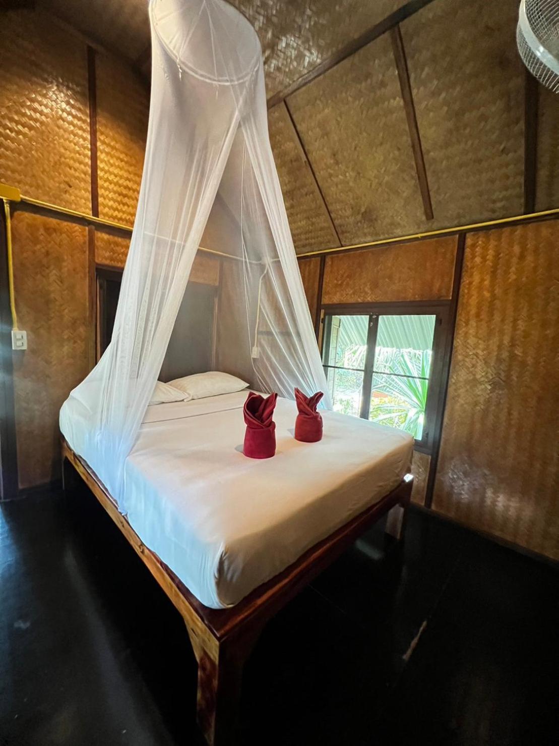 Khaosok Bamboo Huts Resort Khao Sok National Park Ngoại thất bức ảnh