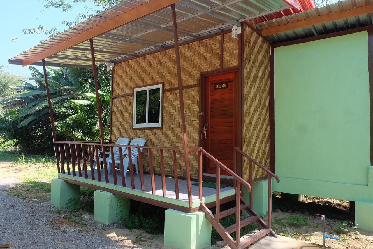 Khaosok Bamboo Huts Resort Khao Sok National Park Ngoại thất bức ảnh