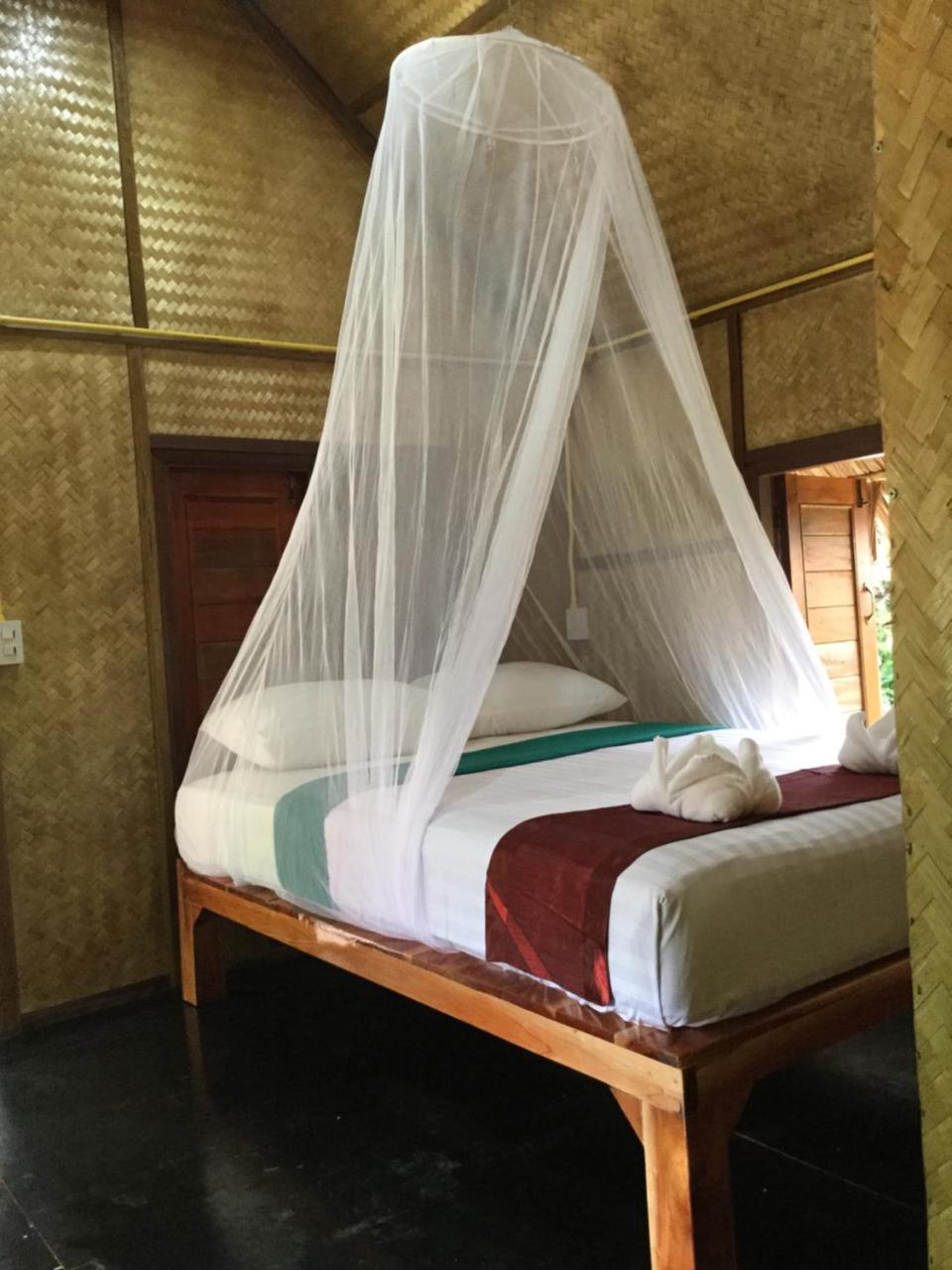 Khaosok Bamboo Huts Resort Khao Sok National Park Ngoại thất bức ảnh